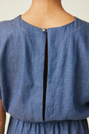 Trouser Dress pattern (envelope) – detail back and round neckline, blue chambray, metal button – Atelier Brunette